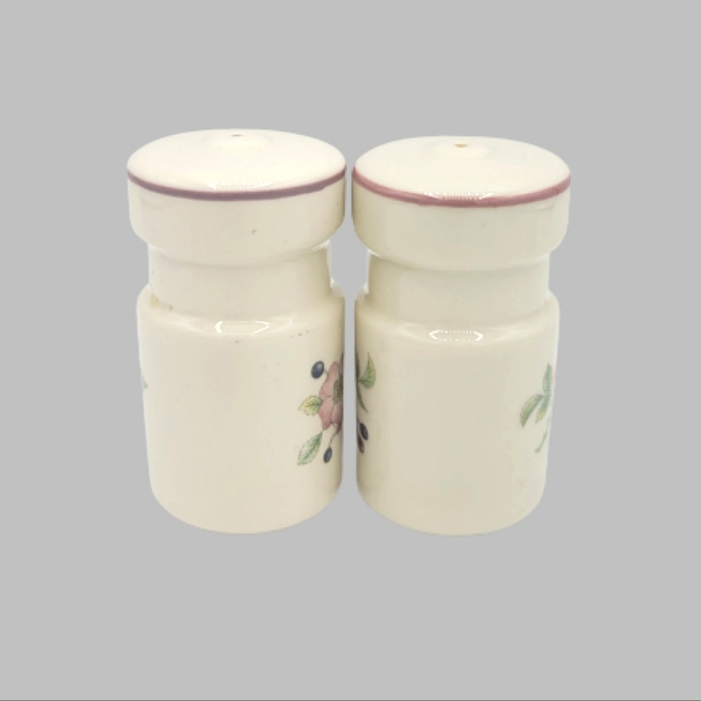 Wedgwood England Roseberry Bone China Pepper Salt Shaker Set Retired Vintage - Picture 2 of 10